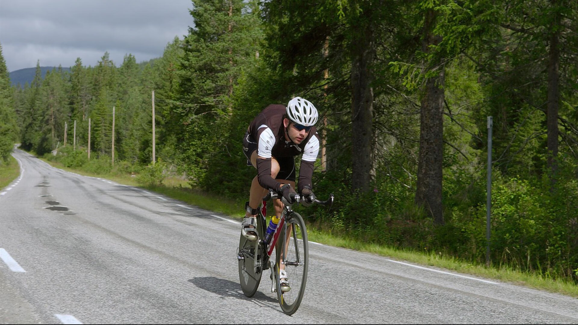 当辽宁铁骑遇上金州勇士，詹姆斯在跨时空对决中诠释何为巨星价值