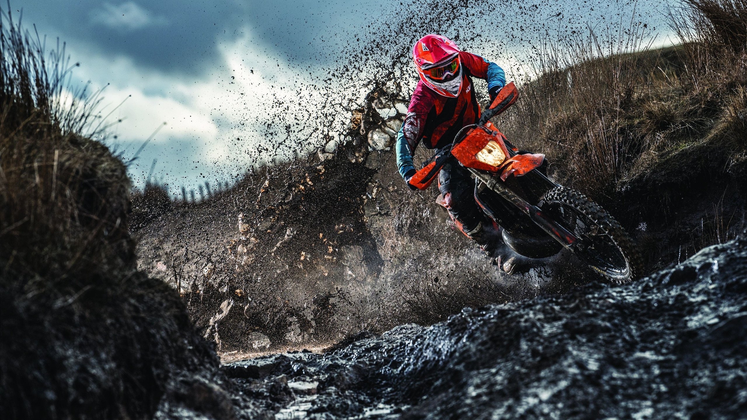 开云足球直播-赛道与球场的交响，F1年度争冠焦点战与爵士血拼热火的平行叙事