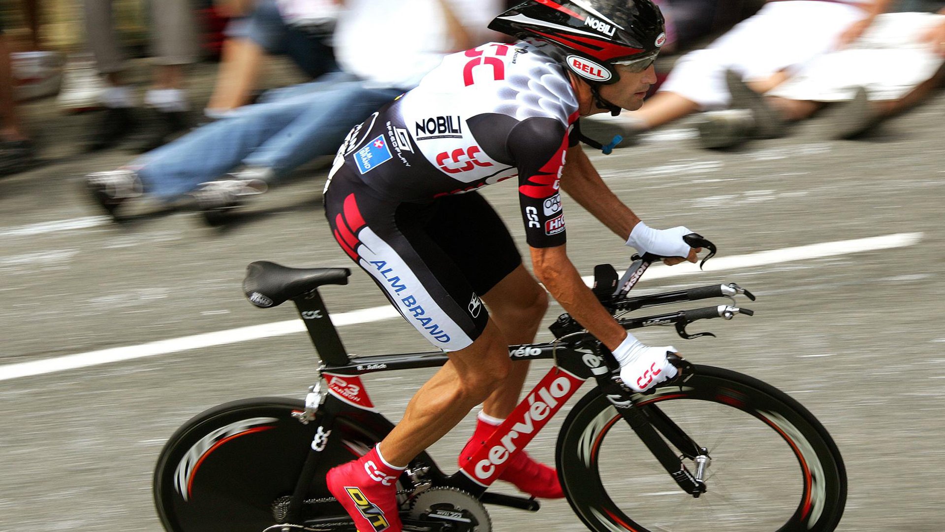 从基辅到圣地亚哥,当足球超越边界,梅西一锤定音背后的体育启示